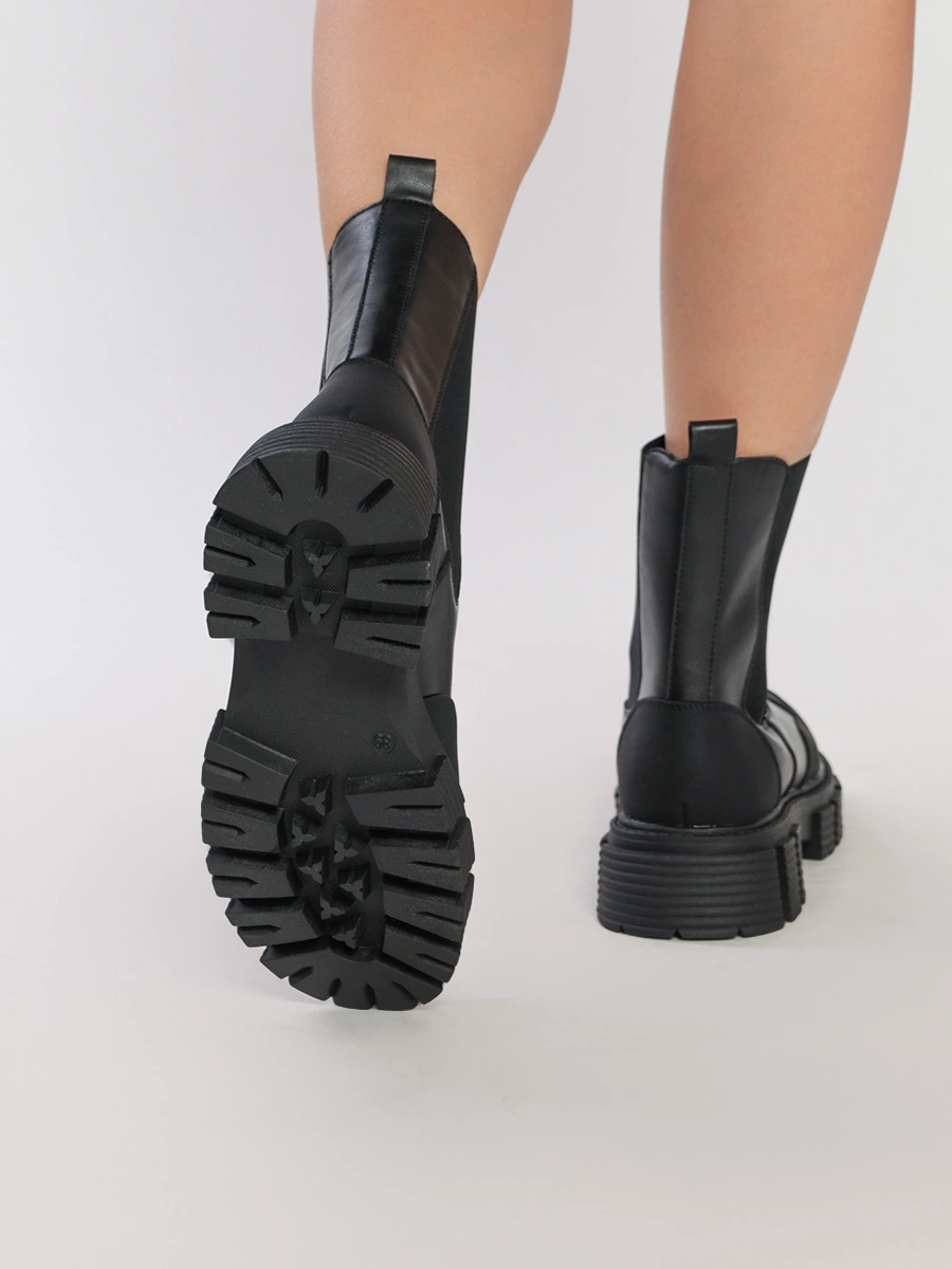 Ботинки-челси черного цвета с отрезным носком